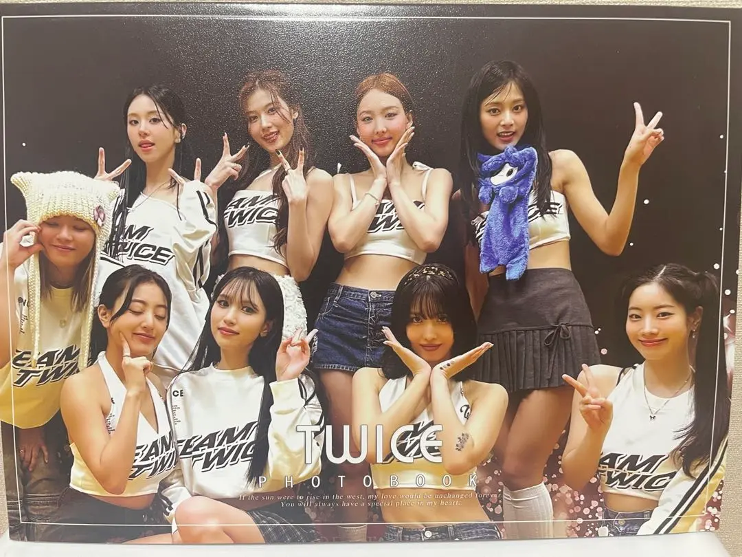 ナヨン トゥワイス TWICE サイン入り ロゴ入り ブラック 黒T