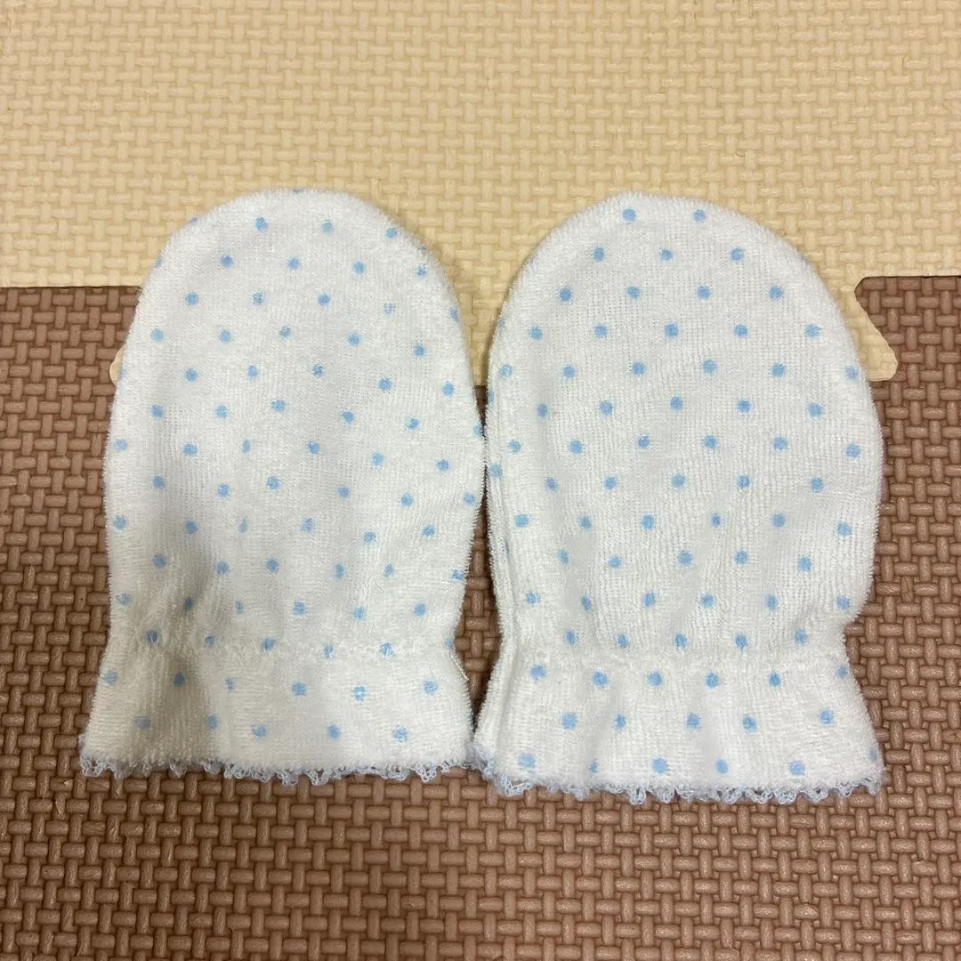 Thumbnail of Mittens