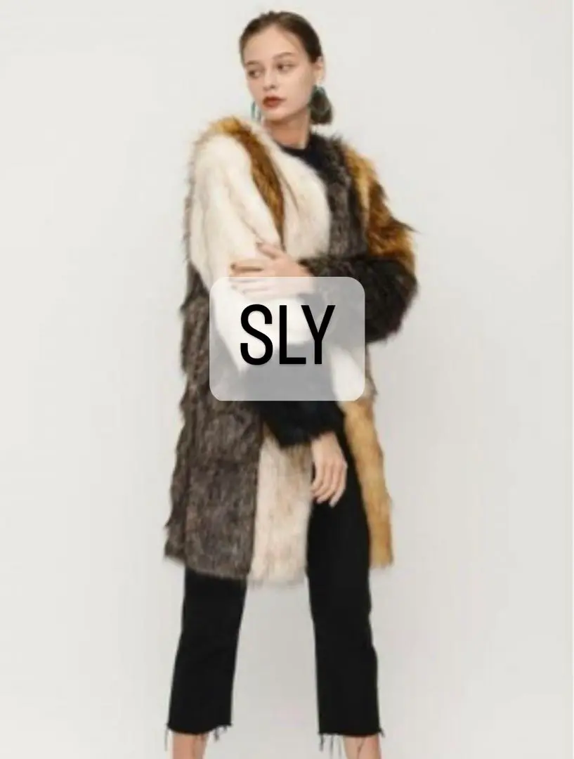 【美品・値下げ】SLY 牛柄ファーコート ブラウン SLY（スライ）の「F/FUR FRONT HOOK COAT フェイクファー