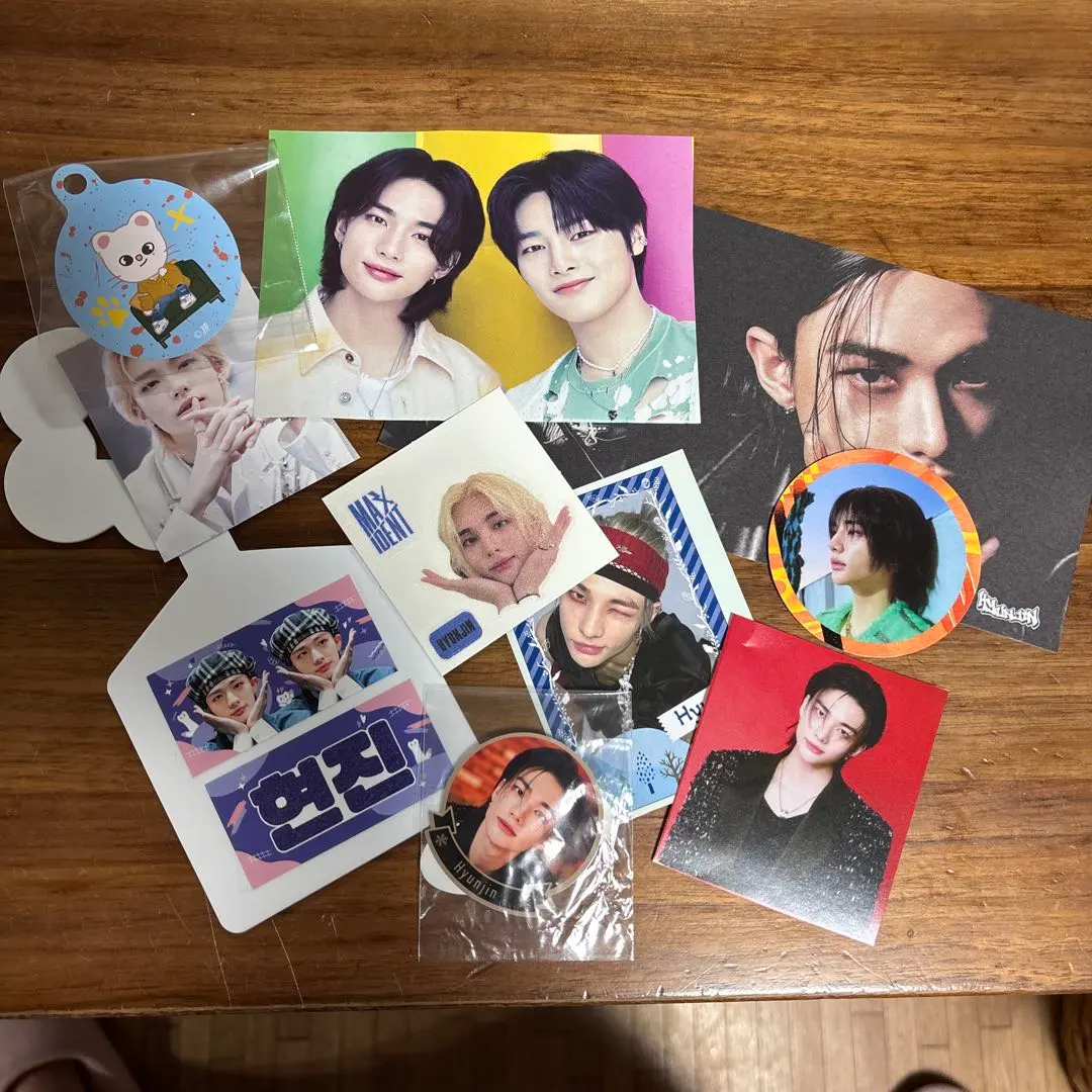 Thumbnail of K-POP idol magazine clippings and sticker set