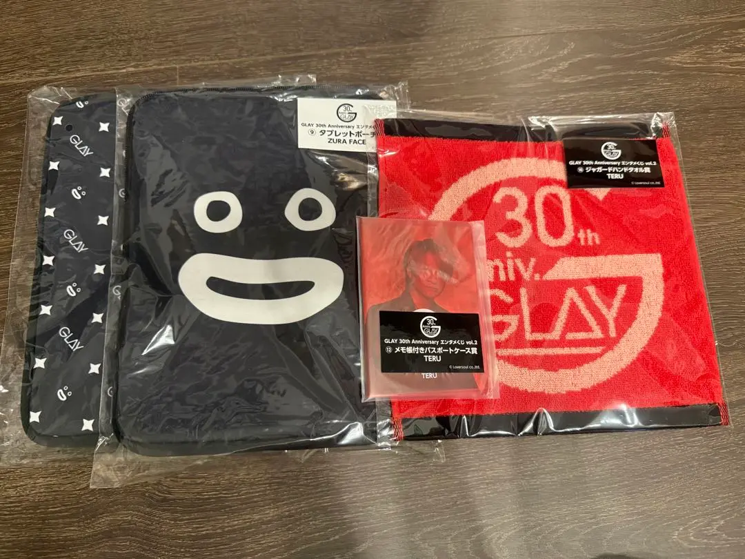 GLAYエンタメくじ、すわりんこJ IRＯ.パスポートケース、クリアポスター2枚 GLAYエンタメくじvol 2 パスポートケース クリアポスター2種の