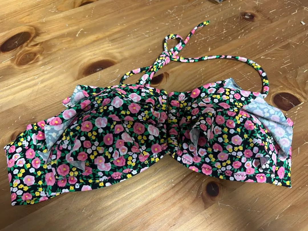 Thumbnail of Bikini, floral pattern