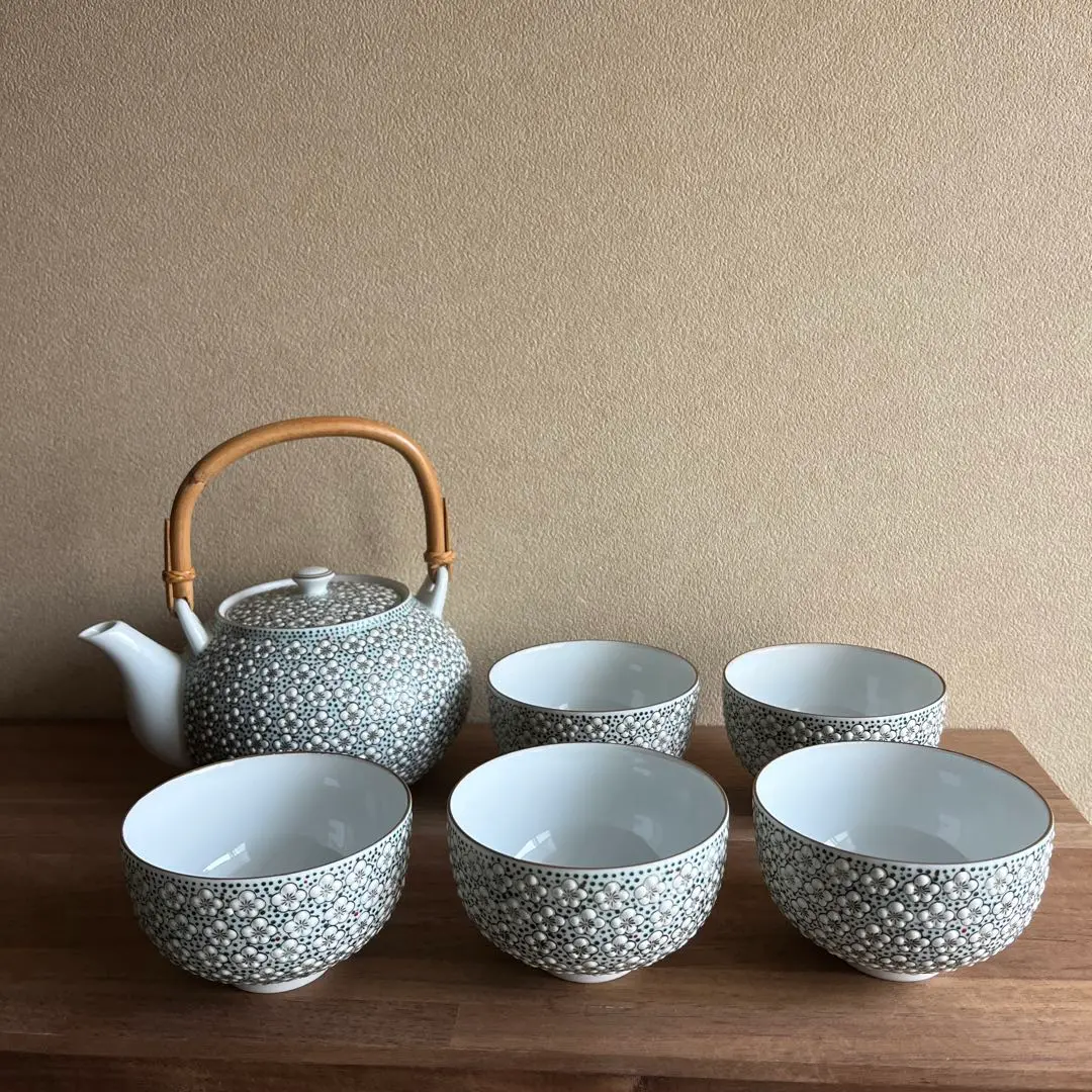 雅秀作 浦川雅秀 有田焼 玉彩 梅詰 茶器揃 急須 蓋付湯呑 4客 計 5点 Amazon.co.jp: 有田焼.浦川雅秀作 玉彩梅詰 雅秀陶芸 極彩梅花