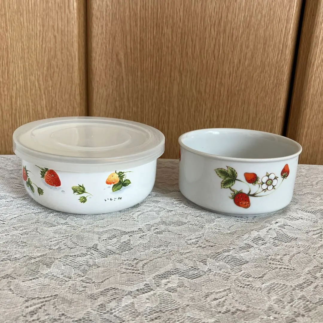 Thumbnail of Strawberry pattern container