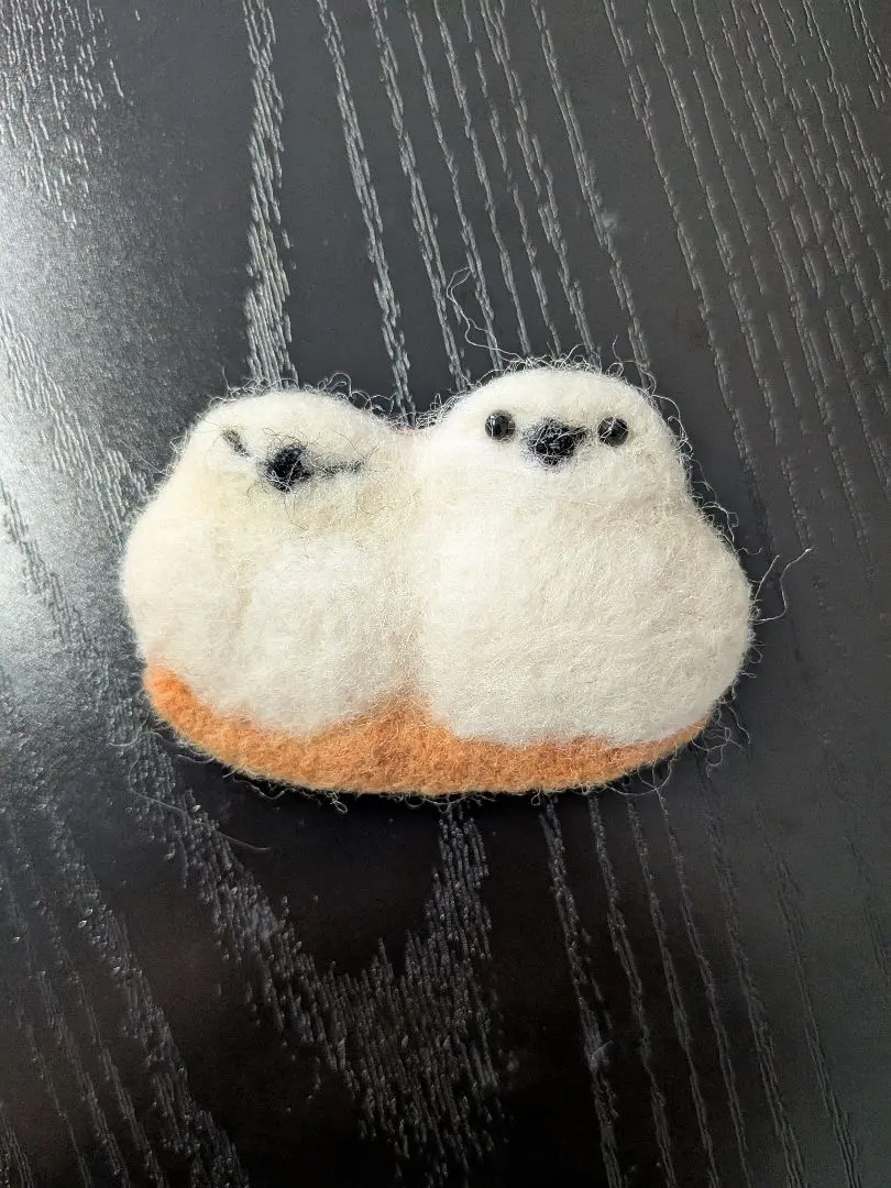 羊毛氈 圓翅鴞胸針 的縮圖