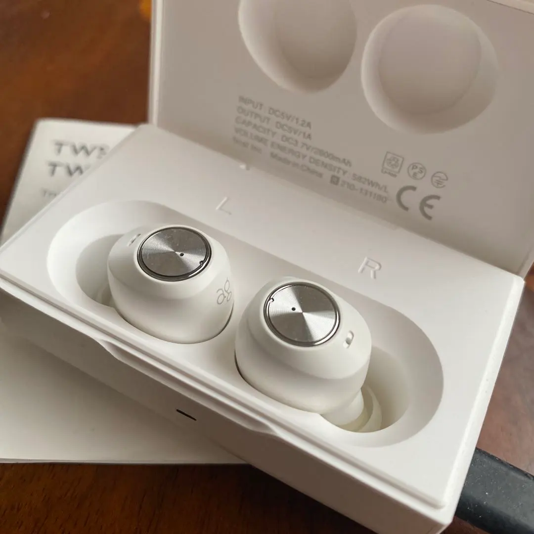 【美品】final ag TWS04K-WH 完全ワイヤレスイヤホン ホワイト finalが、agブランドの完全ワイヤレスイヤホンに新色「TWS04K-WH
