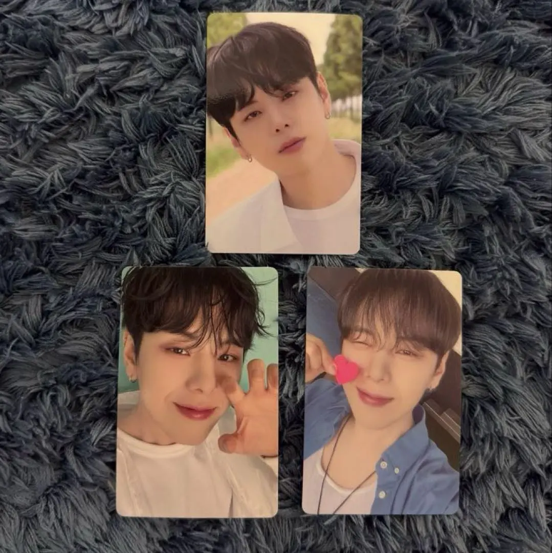 Thumbnail of Chun Dae-hyun trading card set of 3