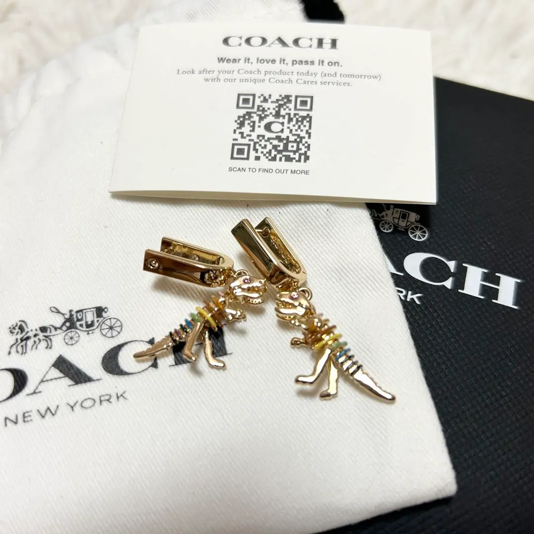 新品✨COACH ピアス レキシーフープ ゴールド ラインストーン 付属品完備 2025年最新】coach レキシー ピアスの人気アイテム - メルカリ