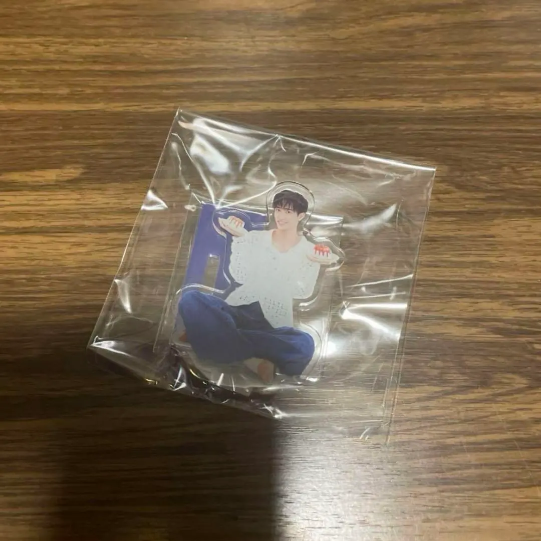 C ❄︎ 野村康太 壓克力立牌 的縮圖