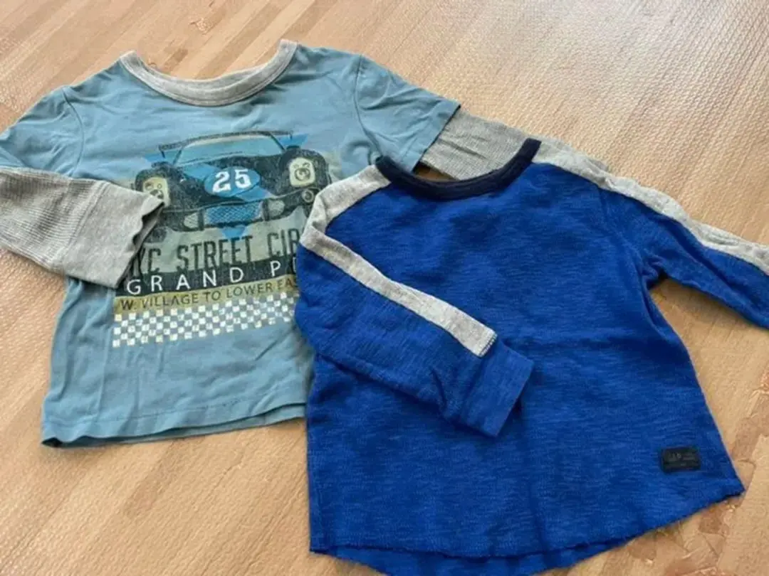 Thumbnail of GAP long-sleeved T-shirt, set of 2