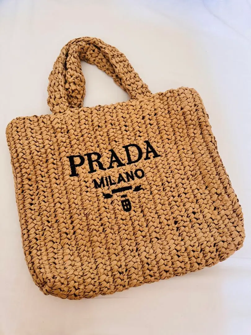PRADA プラダ♡かごバッグ トートベージュ　　ノベルティ PRADA プラダ トートカゴバック ラフィア ベージュ （ベージュ系