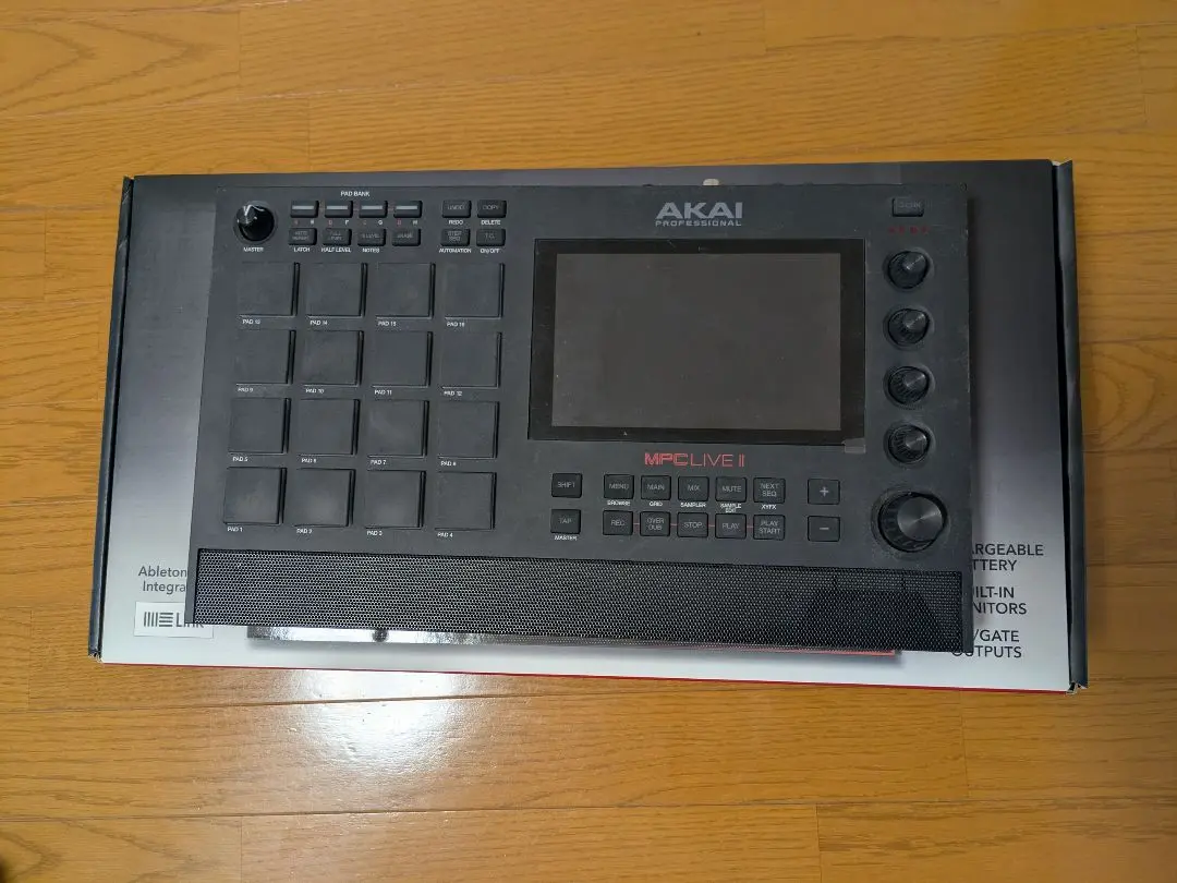 Akai_MPC-Live-II_01.jpg
