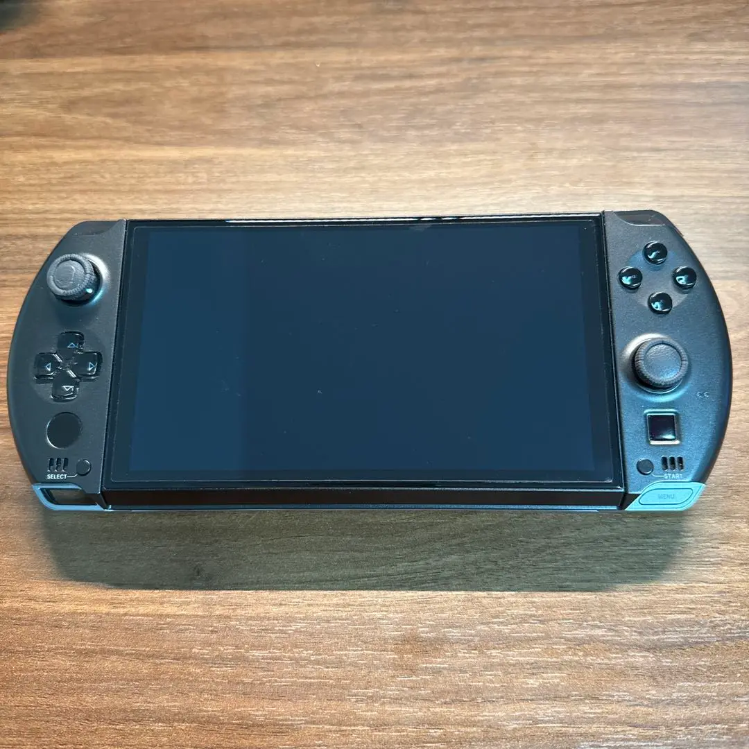 GPD WIN4 美品 新品クレードル付き GPD WIN4 2025（Ryzen 8840U/Ryzen AI 9 HX 370）国内正規版