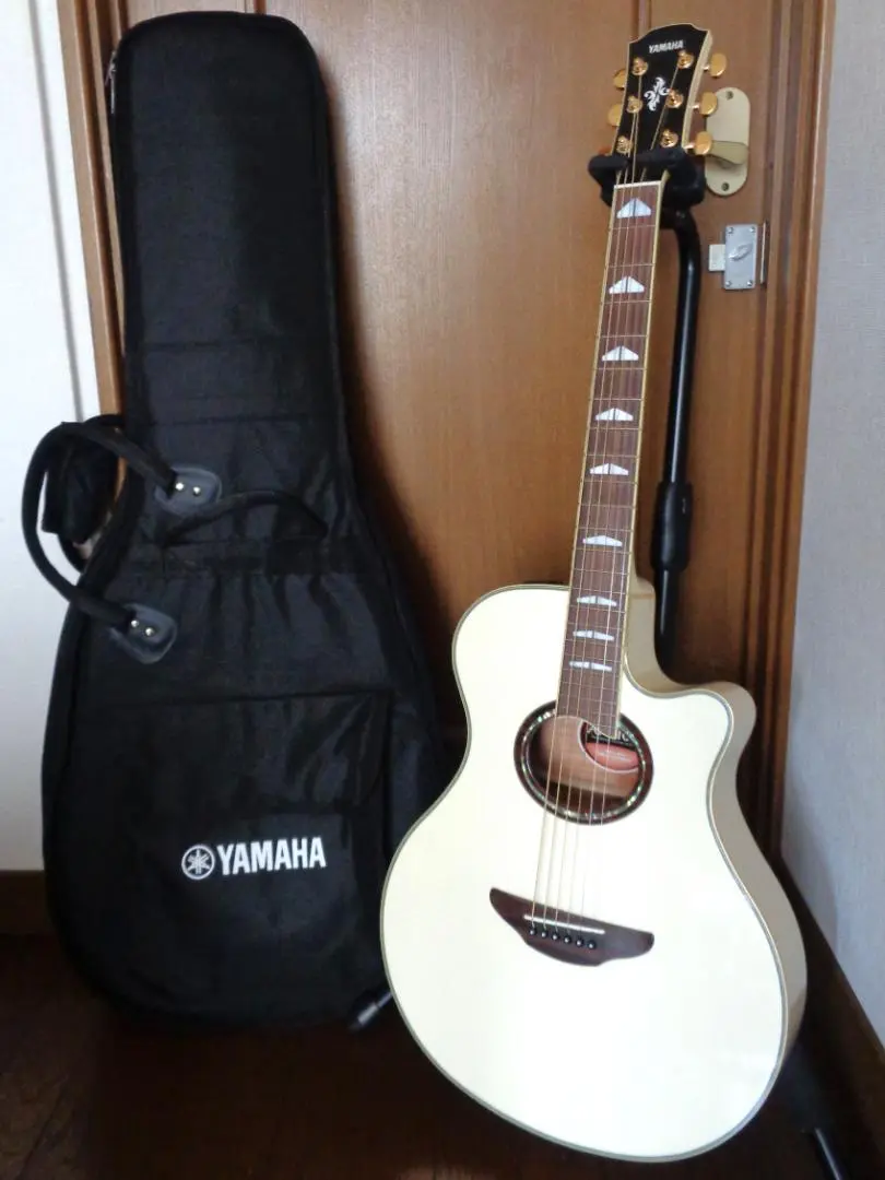 YAMAHA APX1000 PW　エレアコ　2024年製　ほぼ未使用の美品！ YAMAHA APX1000 PW｜ミュージックランドKEY