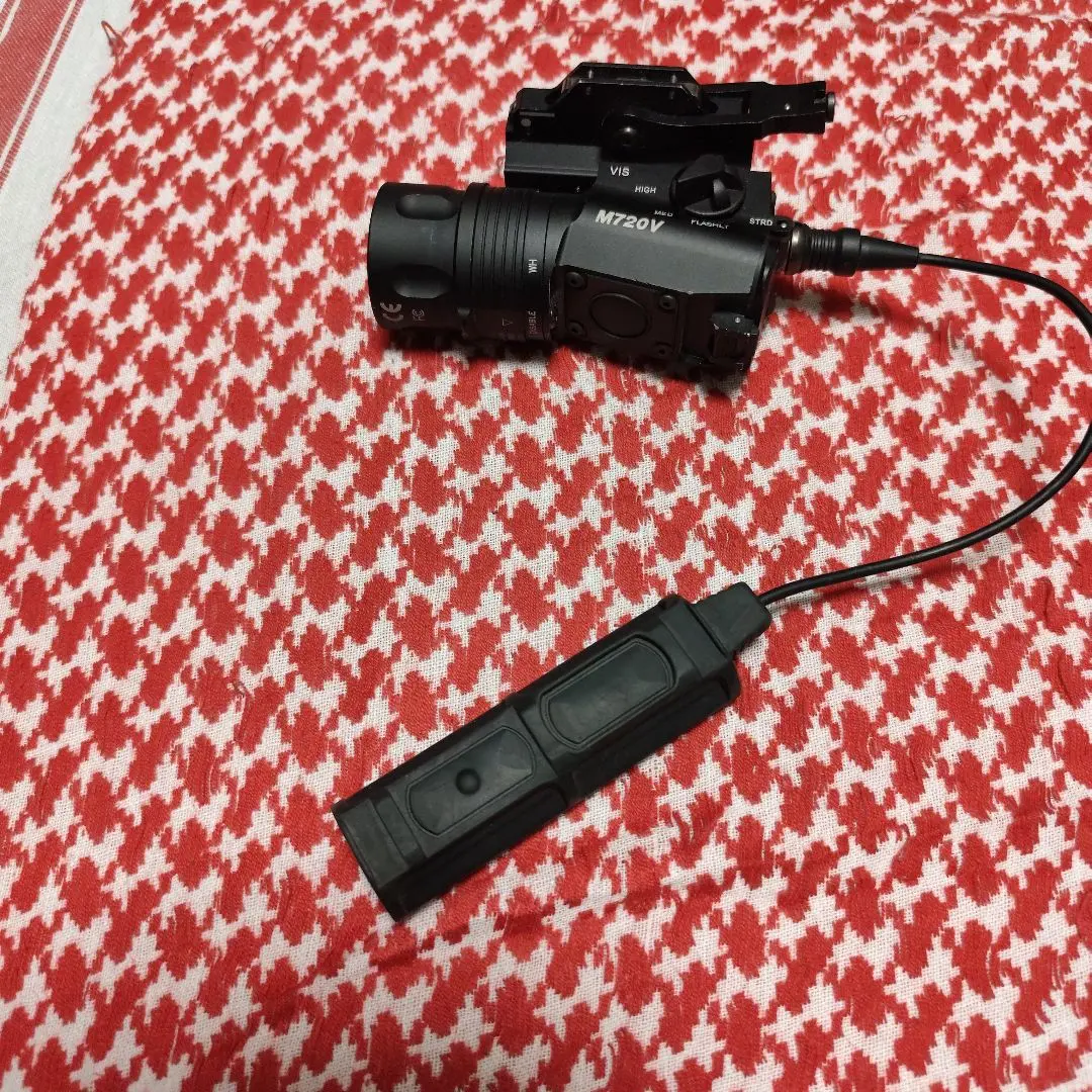 E*e様 SUREFIRE M720V タイプ タクティカルライト タンカラー E*e様 SUREFIRE M720V タイプ タクティカルライト タンカラー