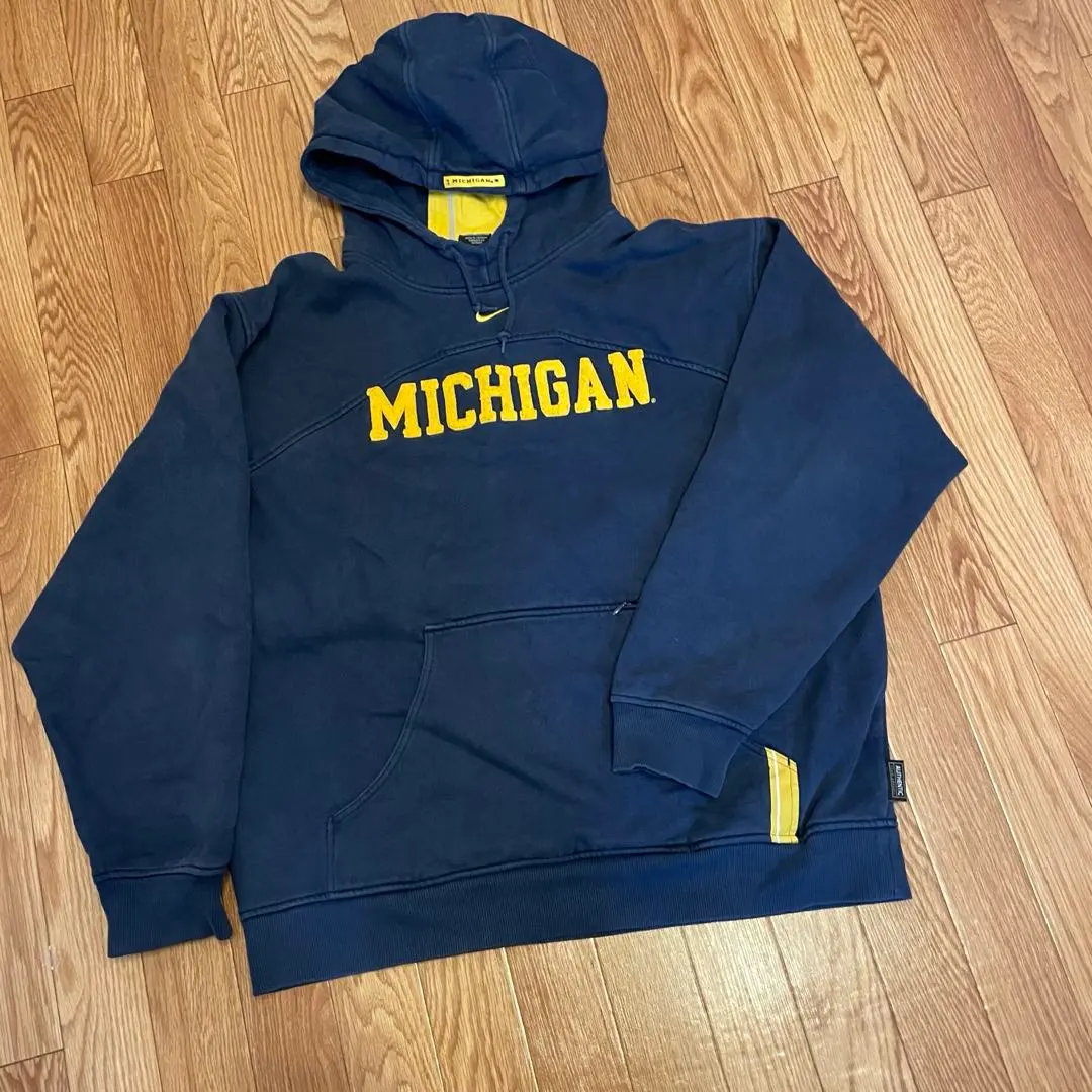 Thumbnail of 00s NIKE Michigan Logo Center Swoosh Hoodie