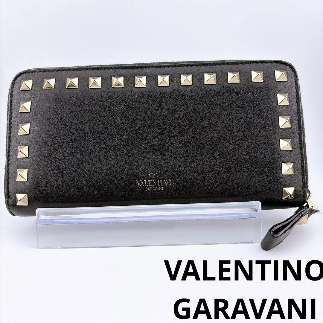 Thumbnail of Valentino Garavani Rockstud Round Zip Wallet Black
