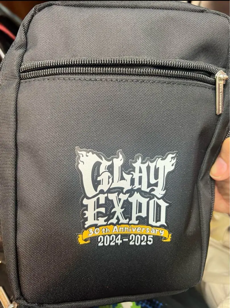 12月5日GLAY30周年を記念したショルダーバッグがローソンで発売