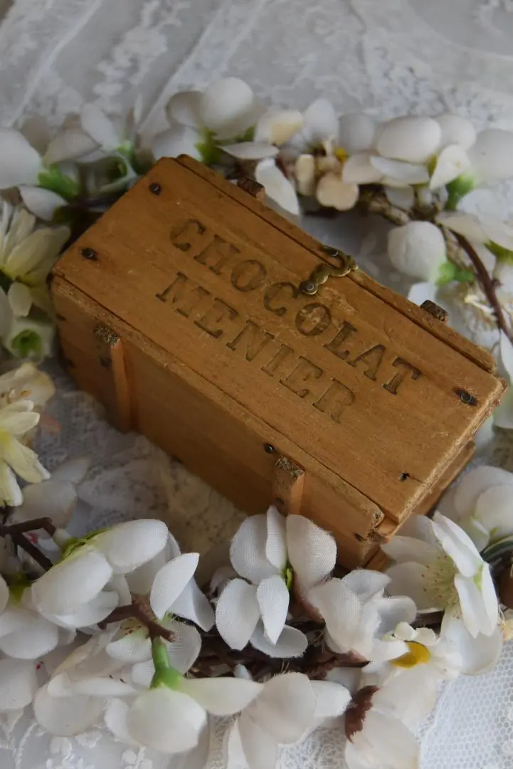 レア美品　ショコラムニエ木箱　フランスアンティーク　小さなサイズ　ショコラメニエ CHOCOLAT MENIER/ショコラムニエの木箱 | リボンときどきネコ