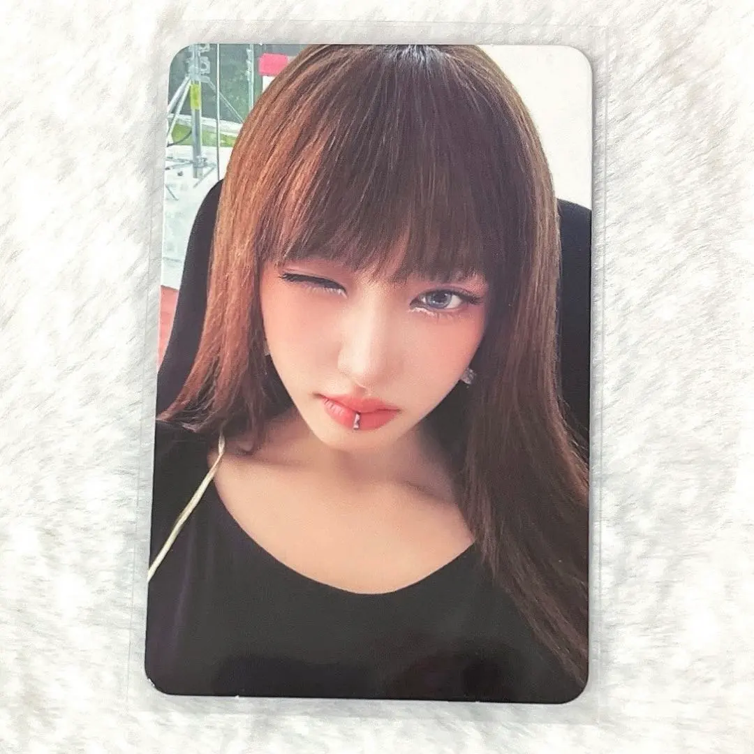 Thumbnail of IVE Secret (psst ver.) - Liz - Photocard (included)
