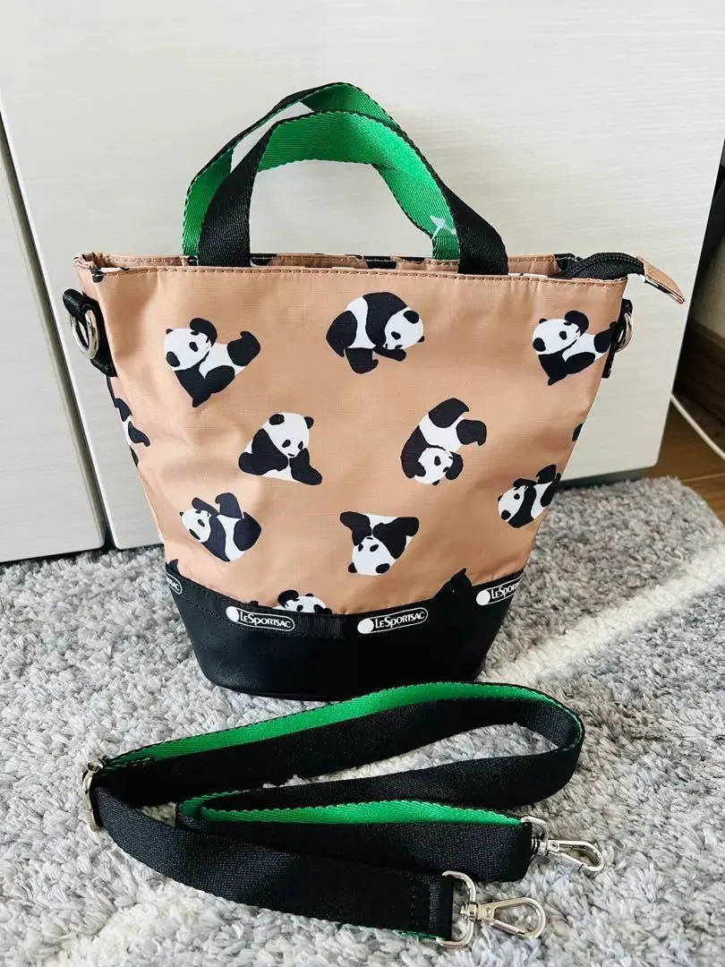 新品Lesportsacレスポートサック　ショルダーバッグ　　パンダ Amazon.co.jp: LeSportsac レスポートサック パンダ ショルダー