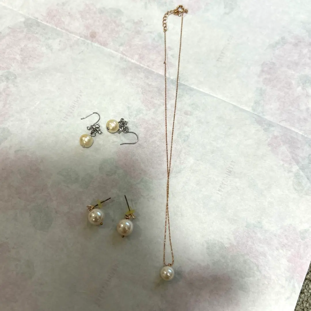 Thumbnail of Pearl necklace and earring set