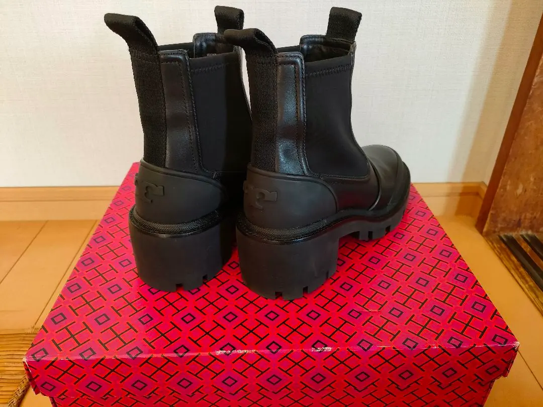 美品 大きい■TORY BURCH■サイドゴアブーツ✨チェルシー ゴールドロゴ 美品 □TORY BURCH□サイドゴアブーツ✨チェルシー ゴールドロゴ