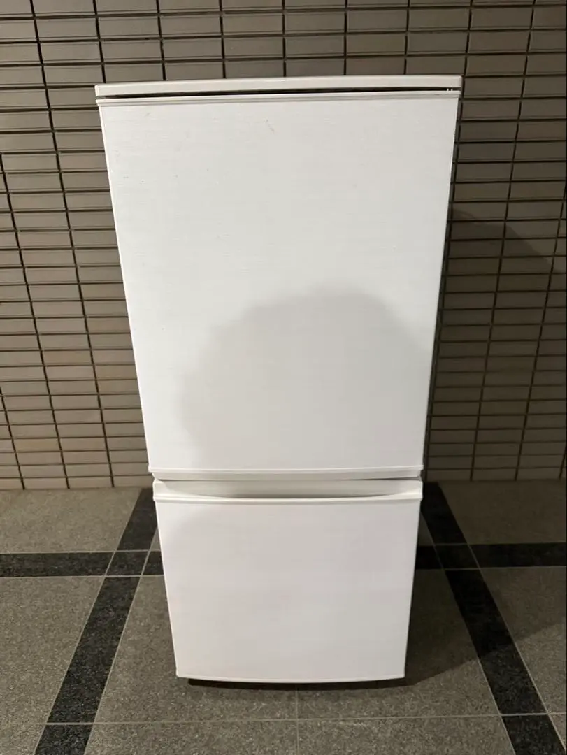 【SHARP】SJ-D14C-S 冷蔵庫 137L シルバー コンパクト ヨドバシ.com - シャープ SHARP 小型 冷蔵庫 137L つけかえ