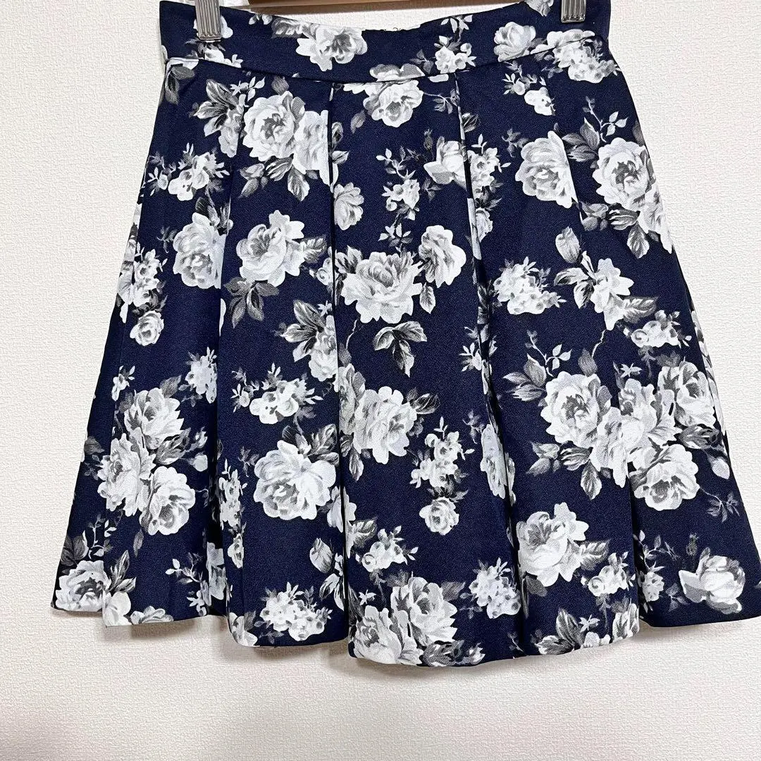Thumbnail of [M] INGNI Ingni Women's Skirt Floral Stylish Cool Beautiful Item
