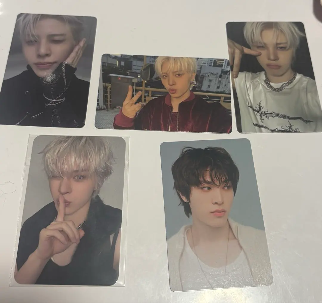 Thumbnail of TREASURE Junghwan photocard "love pulse"