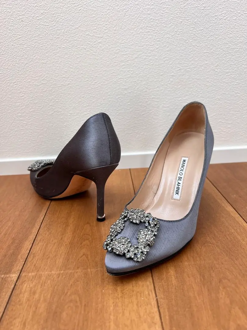 「早い者勝ち」MANOLO BLAHNIK ハンギシ　パンプス 35.5 2025年最新】マノロブラニク 35.5 ハンギシの人気アイテム