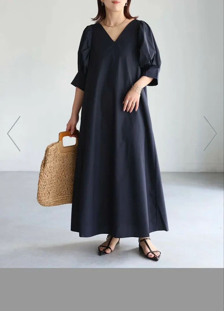 Thumbnail of 【Brand New with Tag】Riberry V-neck Puff Sleeve Dress