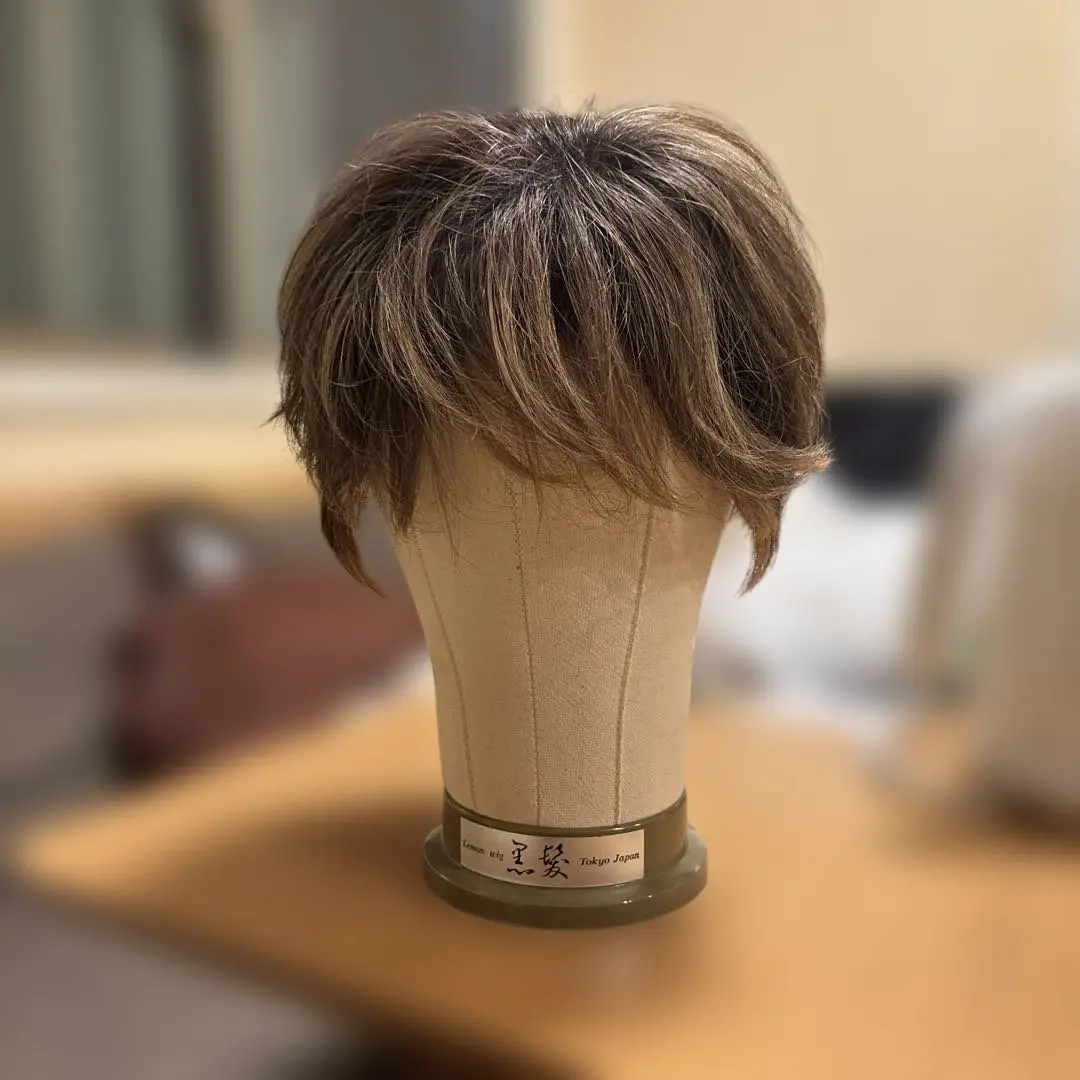 SVENSON シンプルウィッグ ダークブラウン 96L/137.5H ショート:セミオーダーウィッグ 001:前髪の透け感がフェミニンな