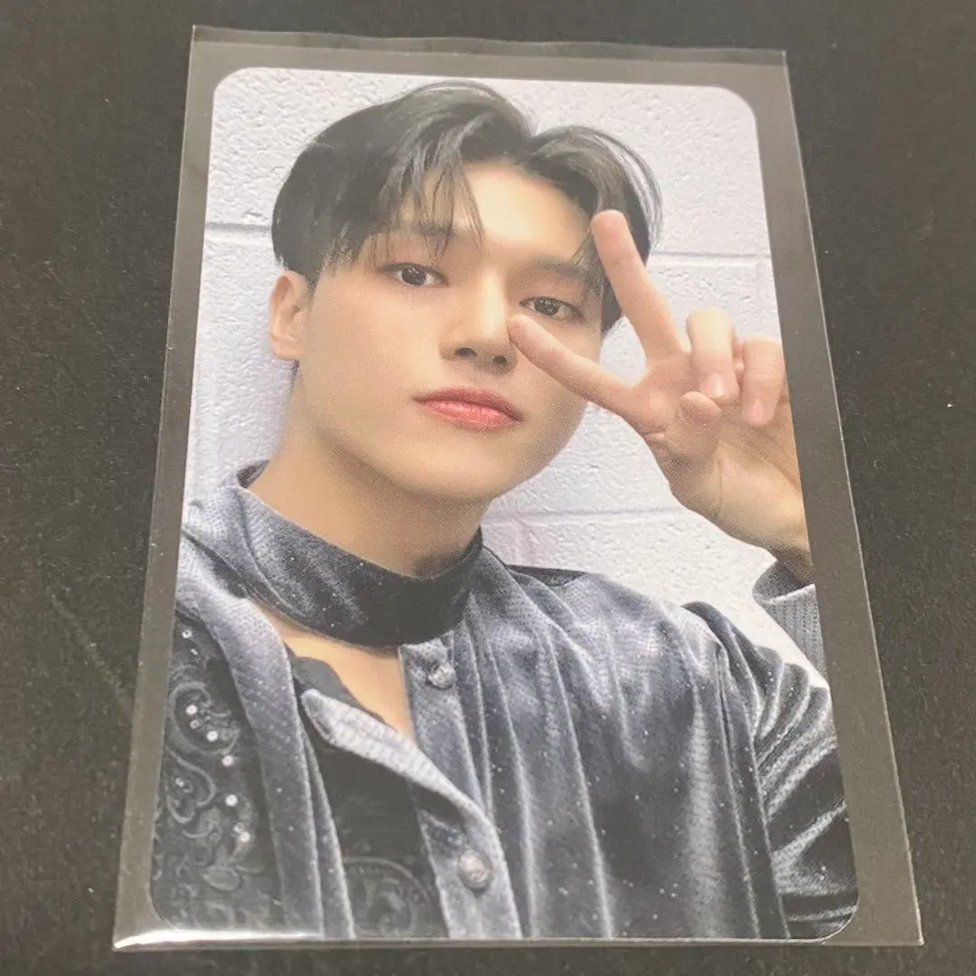 Thumbnail of Wooyoung (ATEEZ) mini-record voice call benefit trading card