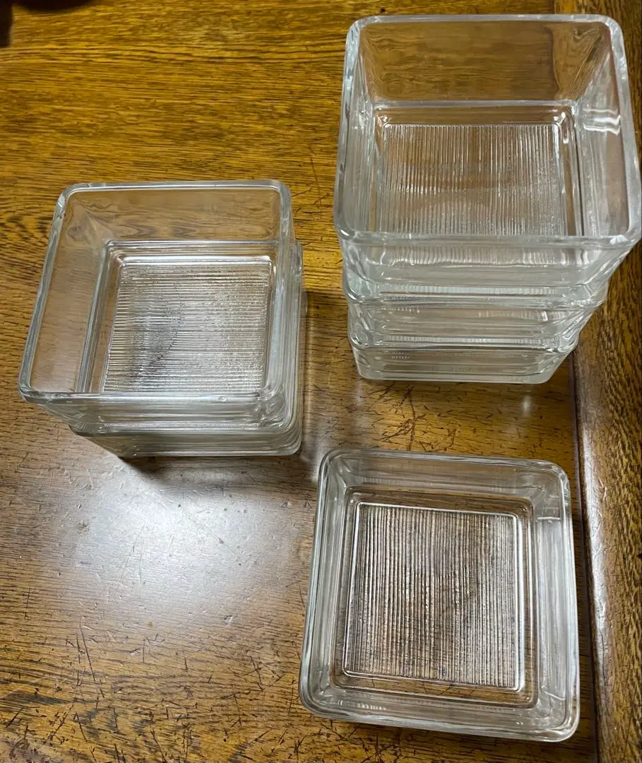 Thumbnail of Set of 6 glass dishes with stripe pattern