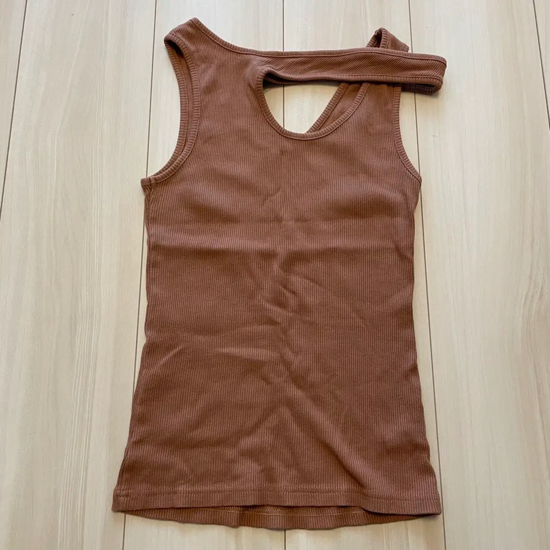 タンクトップ little $uzie - little suzie Asymmetric Cut Out Tank Asymmetric Cut-Out Tank – moonrisesapporo