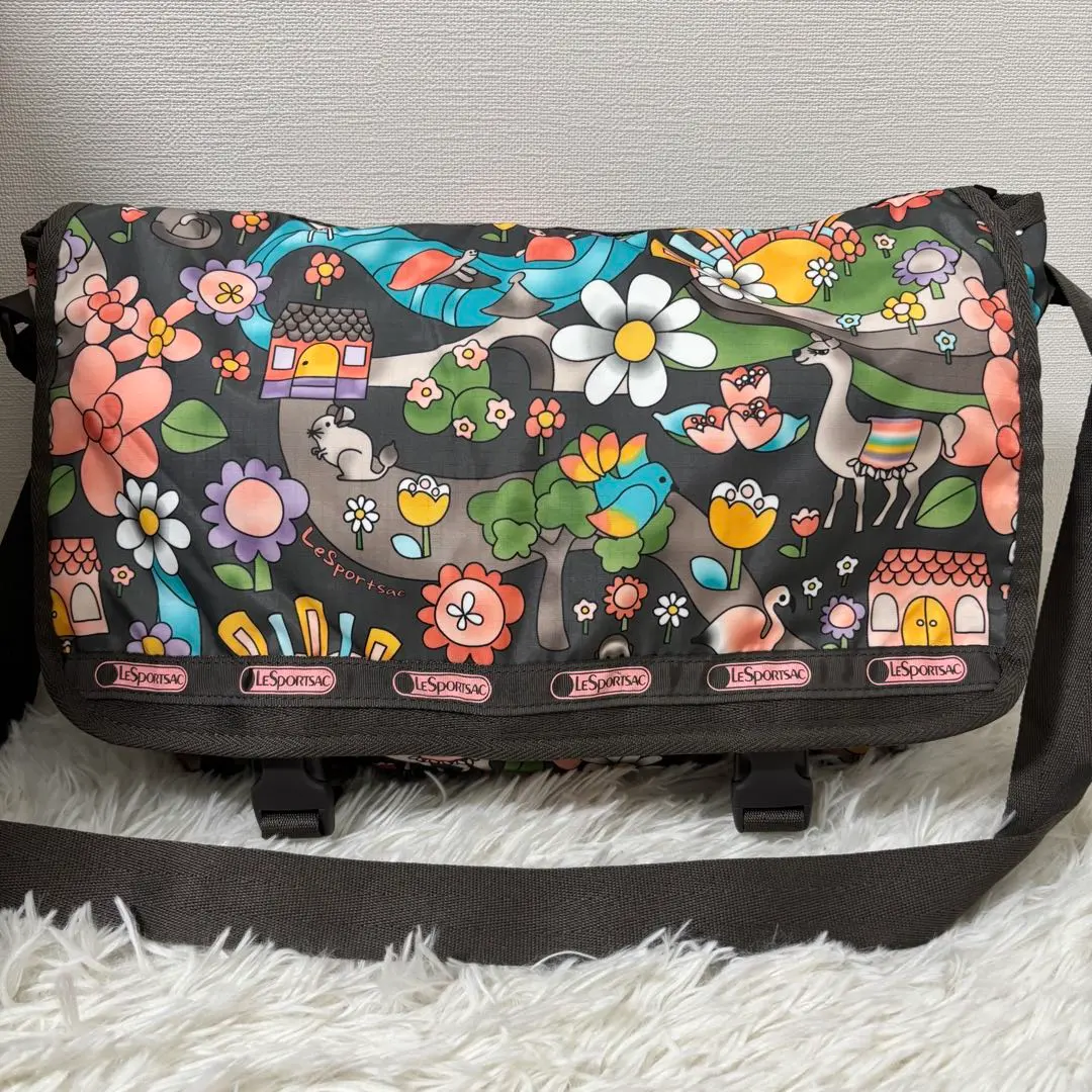 美品　レスポートサック　アルパカ　ペットボトルホルダー LeSportsac - 美品 レスポートサック アルパカ ペットボトルホルダーの