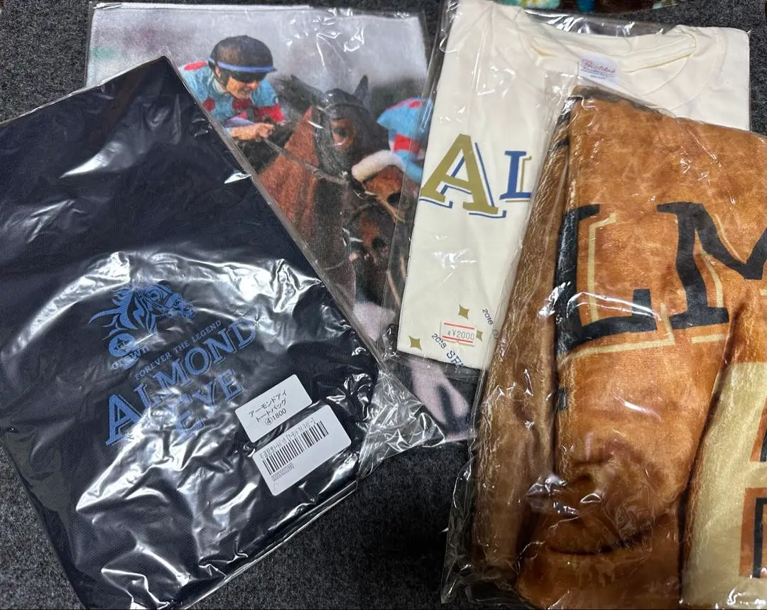 アーモンドアイ引退記念　特製純金プレートセット（限定100セット）　ルメール アーモンドアイ引退記念 特製純金プレートセット（限定100セット
