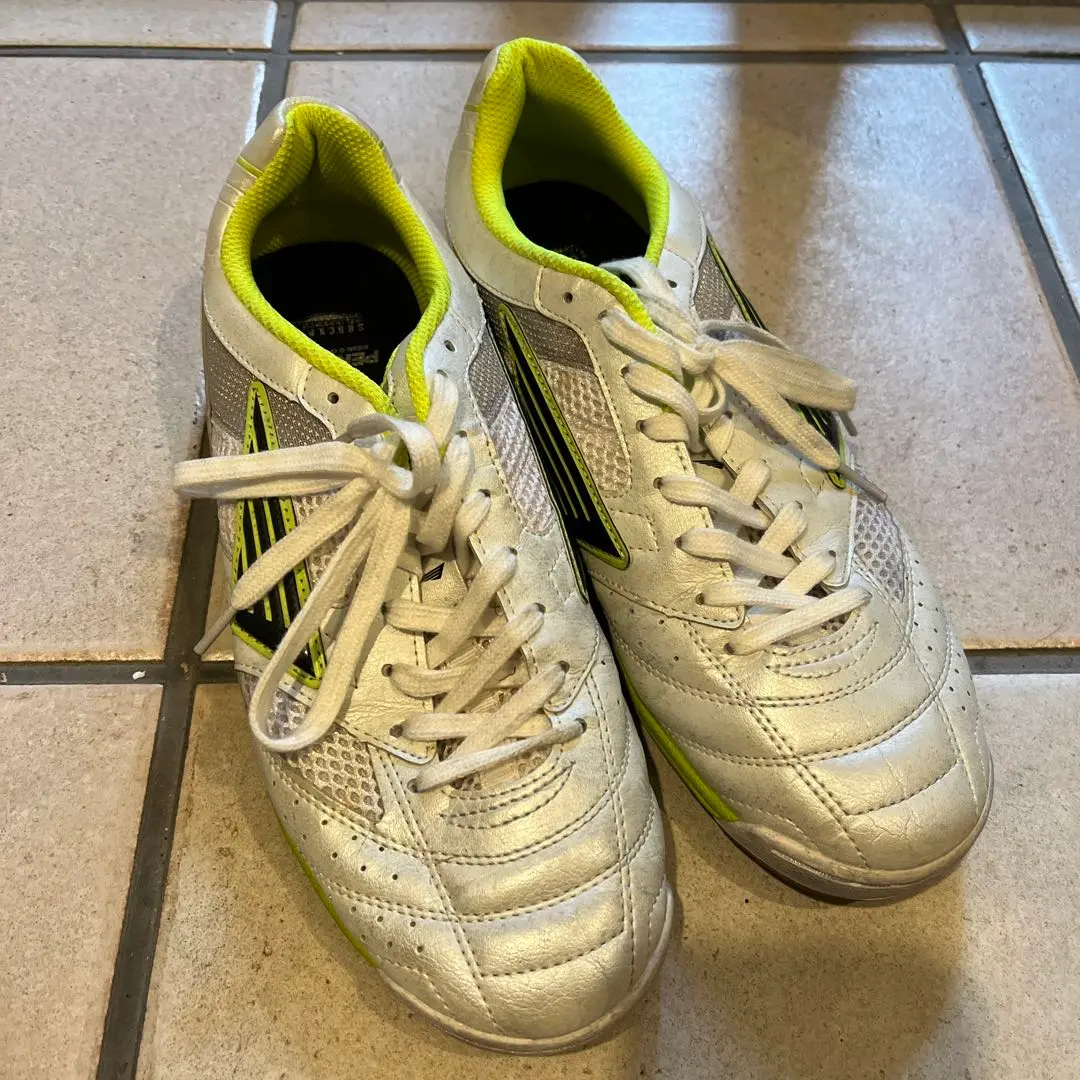ペナルティフットサルシューズ新品24.５㎝ pf-1340_01.jpg