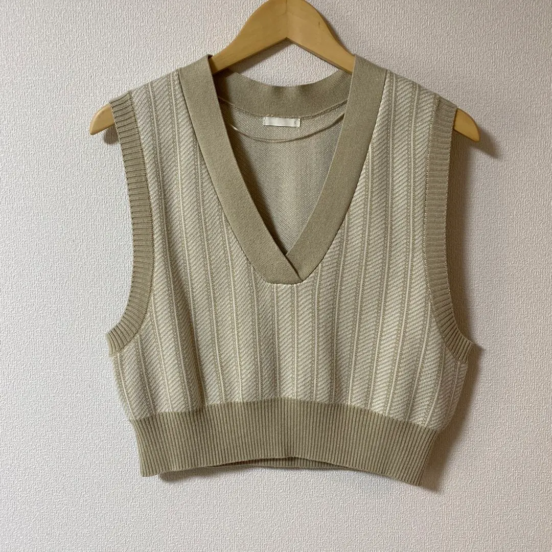 Thumbnail of GU V-neck knit vest