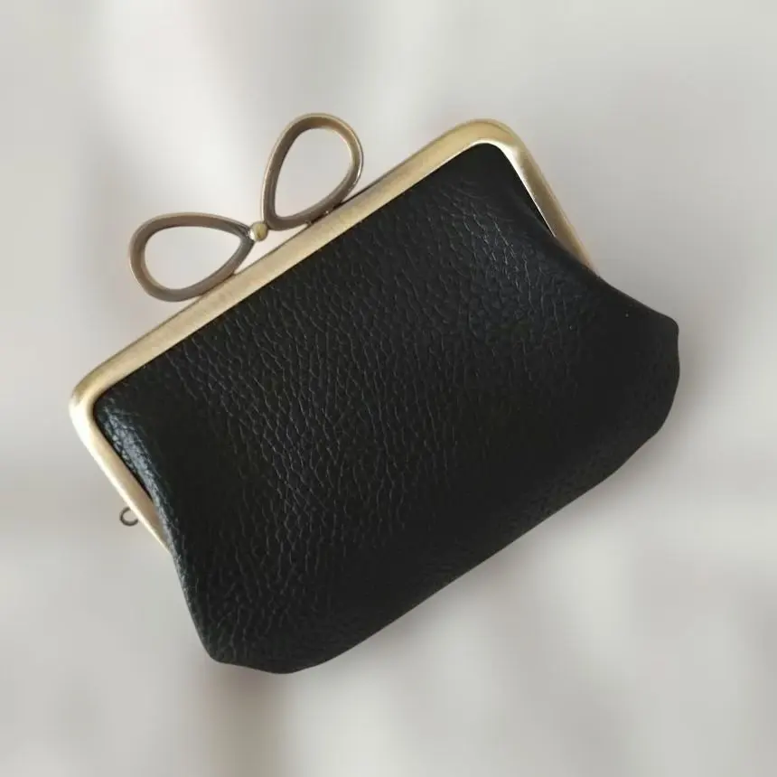 Thumbnail of Parent-child clasp wallet (12cm) Black leather Ribbon clasp antique gold