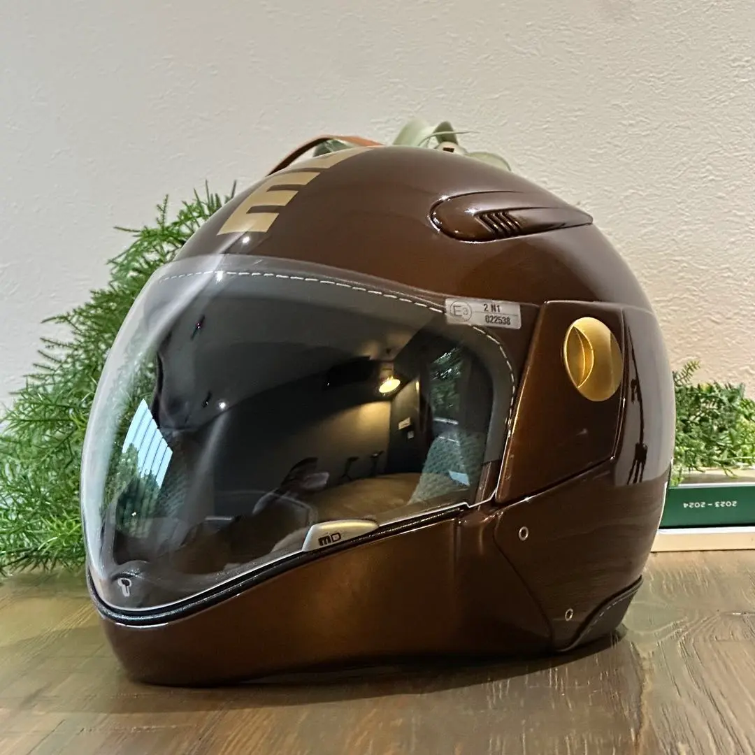 2つの顔を使い分ける、スーツに似合うイタリアンヘルメット