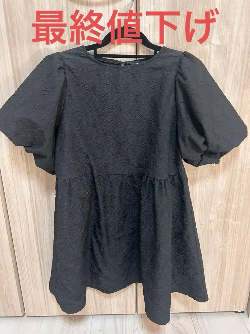 Thumbnail of Excellent Condition Maternity Top - Black, Puff Sleeve, Short Sleeve