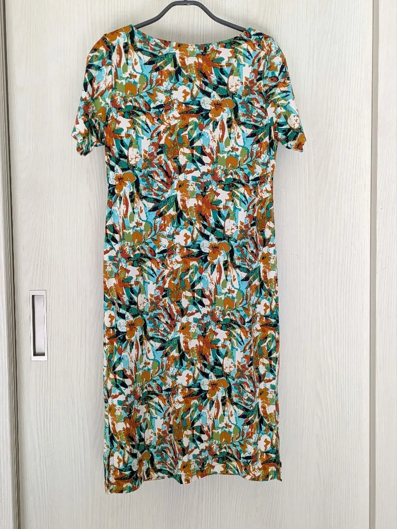 Thumbnail of Short-sleeved knee-length dress with cups