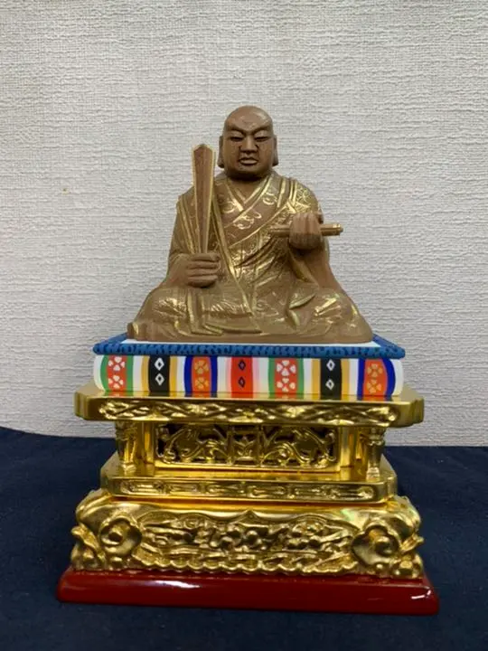 日蓮聖人坐像 2.5寸#079 金彩有り ◆白檀 木彫 仏像 Amazon｜やまこう 仏像 2.5寸 金泥描き 日蓮聖人 日蓮上人