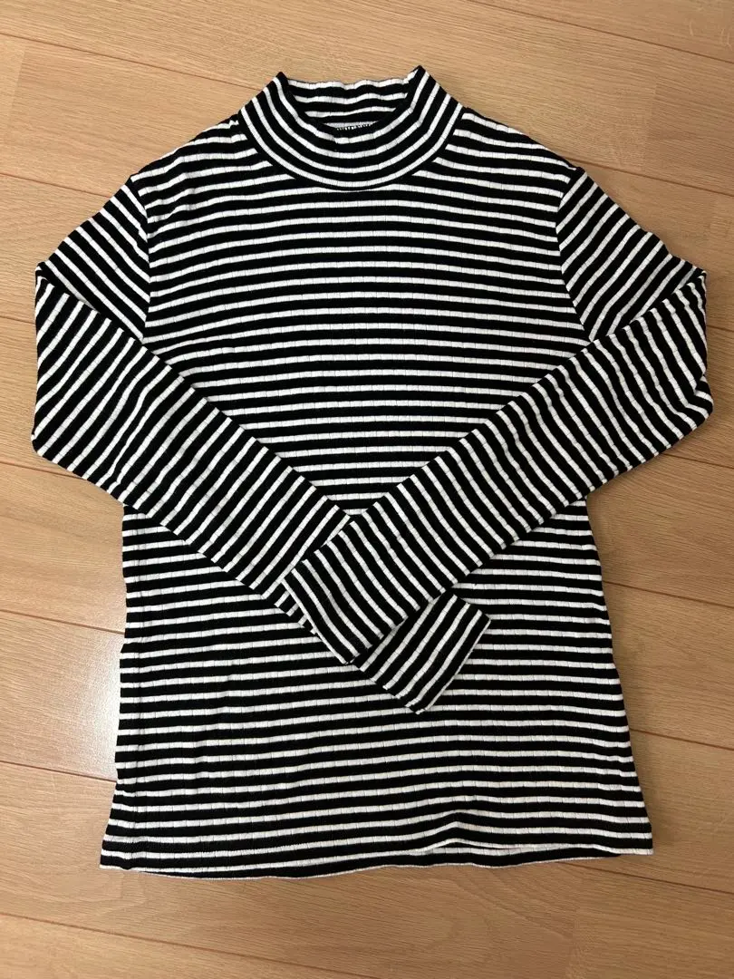 Thumbnail of Striped turtleneck long-sleeved cut-and-sew shirt