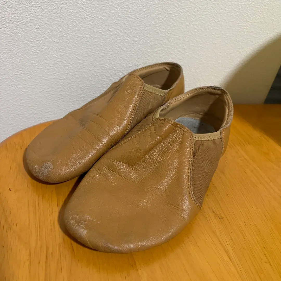 Thumbnail of Beige leather jazz shoes