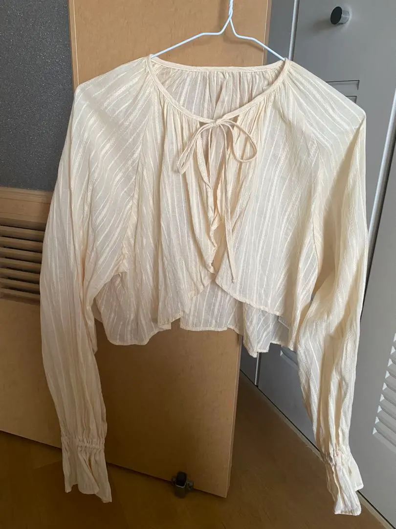 針織衫襯衫 的縮圖