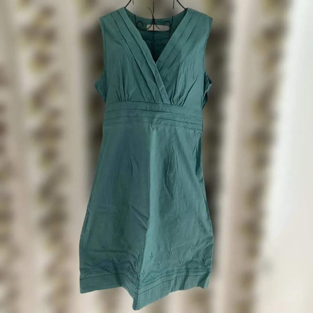 Thumbnail of Green sleeveless V-neck dress