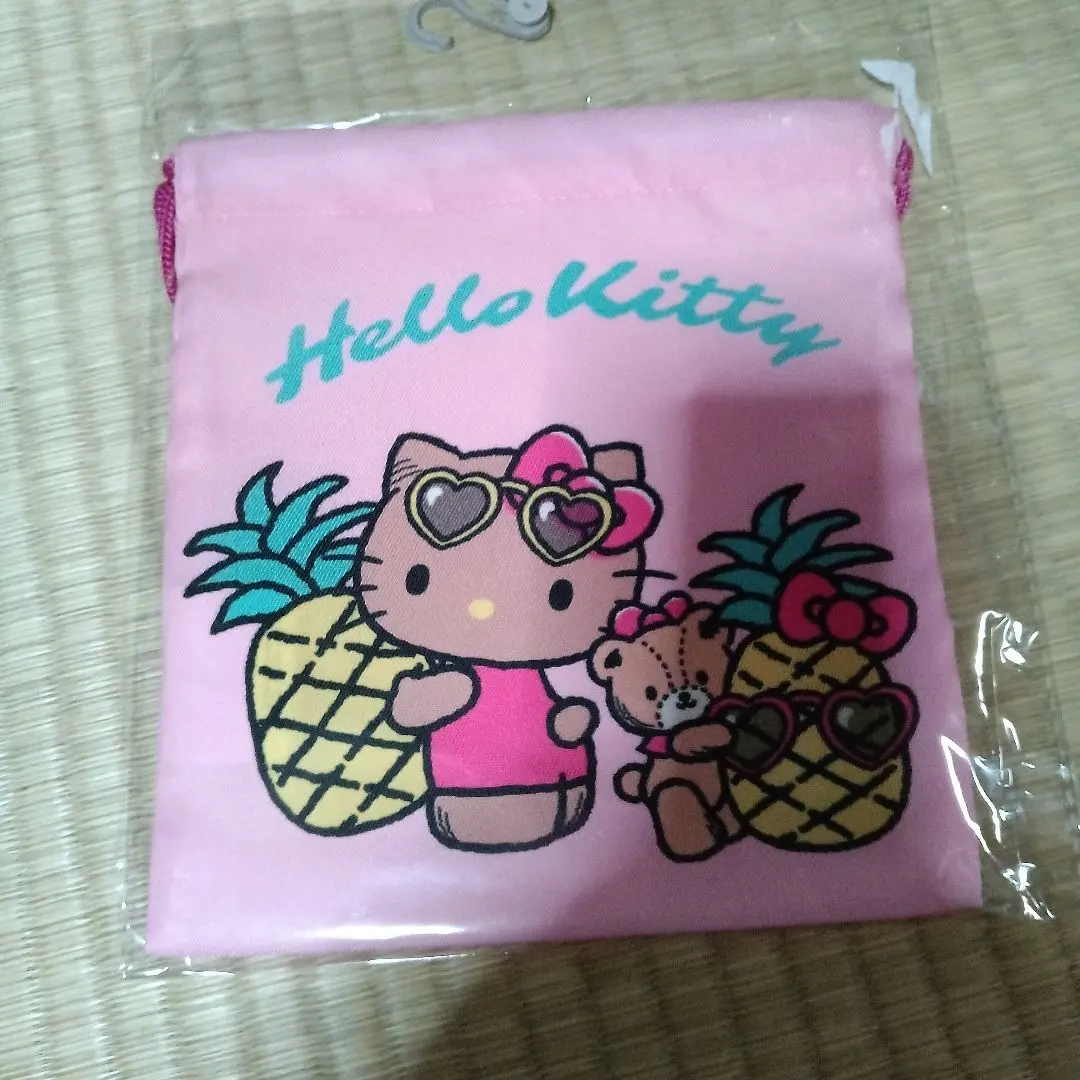 Hello Kitty × Avail 曬黑Kitty・Tiny Chum 束口袋 的縮圖